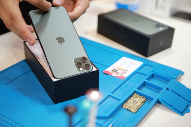 Đập hộp iPhone 7, 7 Plus chính hãng vừa bán tại Việt Nam